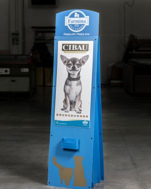 Display bifacciale da terra